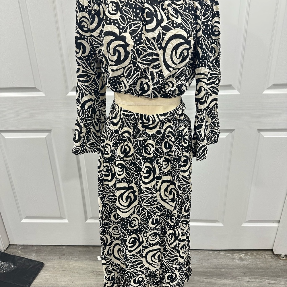 Elegant Black and Cream Floral Skirt